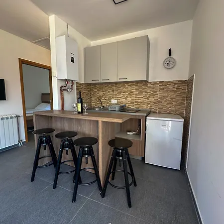 Gorske Kuce Tatil parkı Kostunici